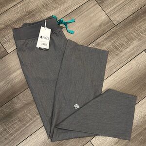 Figs Gray Bottoms
